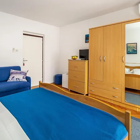 & Albina 3* Baška