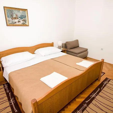 Rooms&apartment Albina 3*