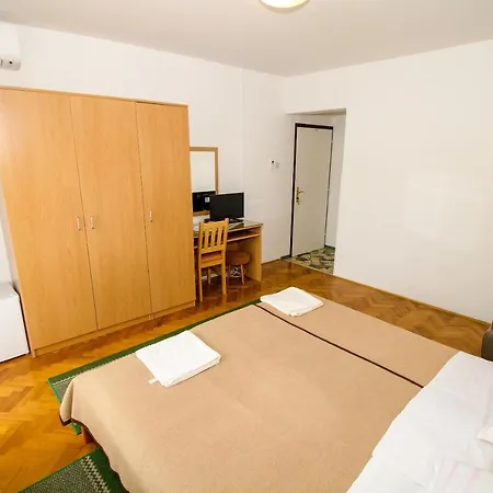 Rooms&apartment Albina Baška