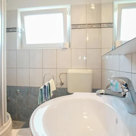 Rooms&apartment Albina 3* Baška