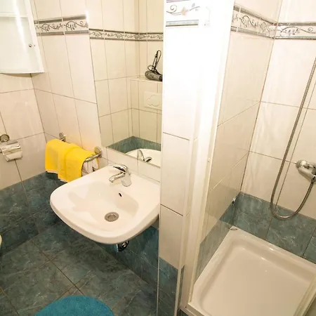 Rooms&apartment Albina Baška