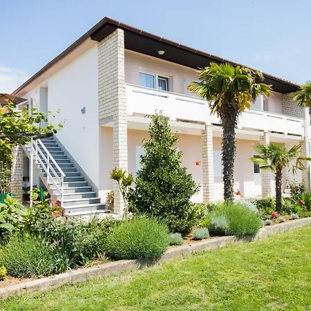 Rooms&apartment Albina 3* Baška